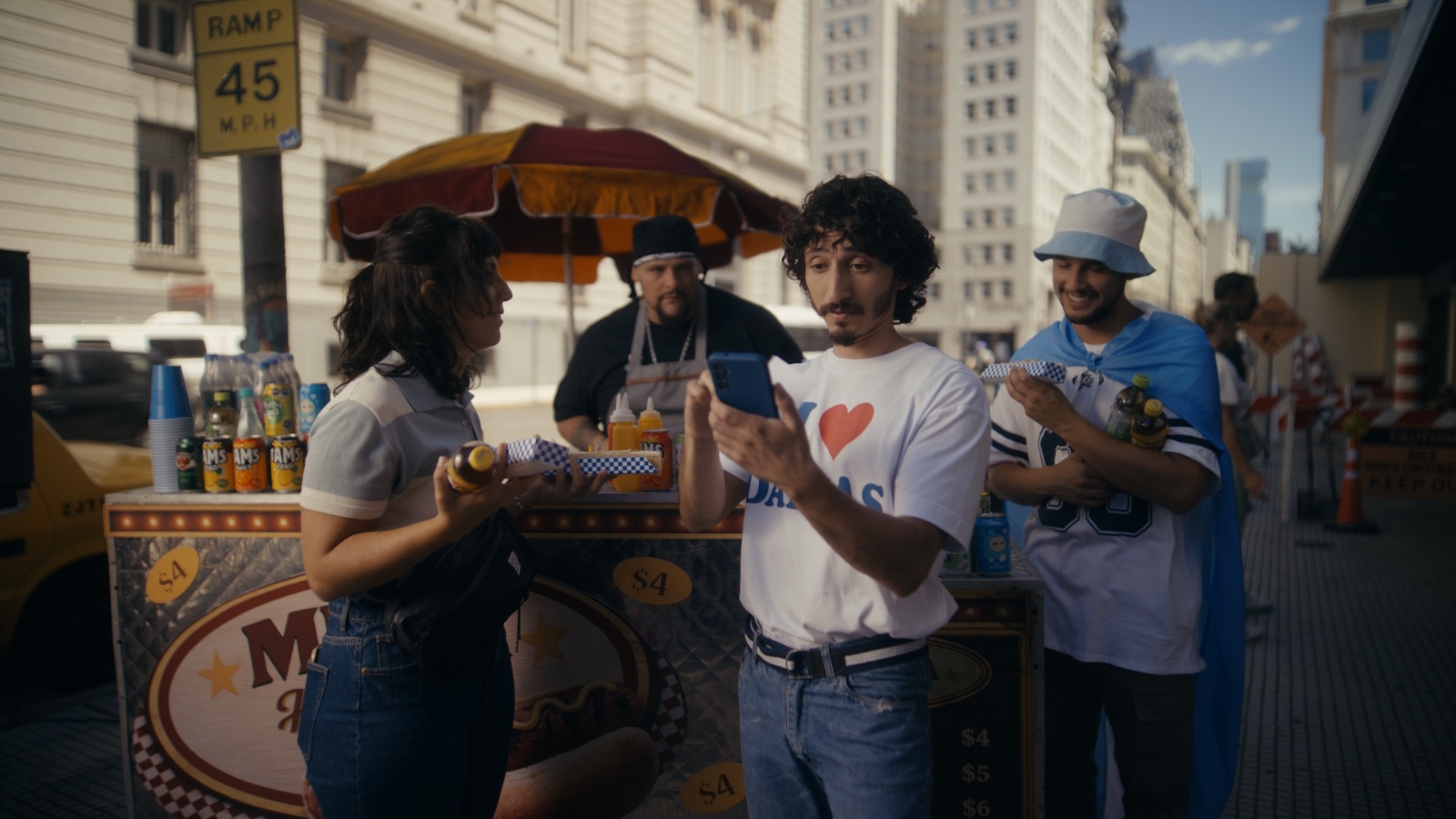 Fotograma de Movistar: Todas tus versiones conectadas