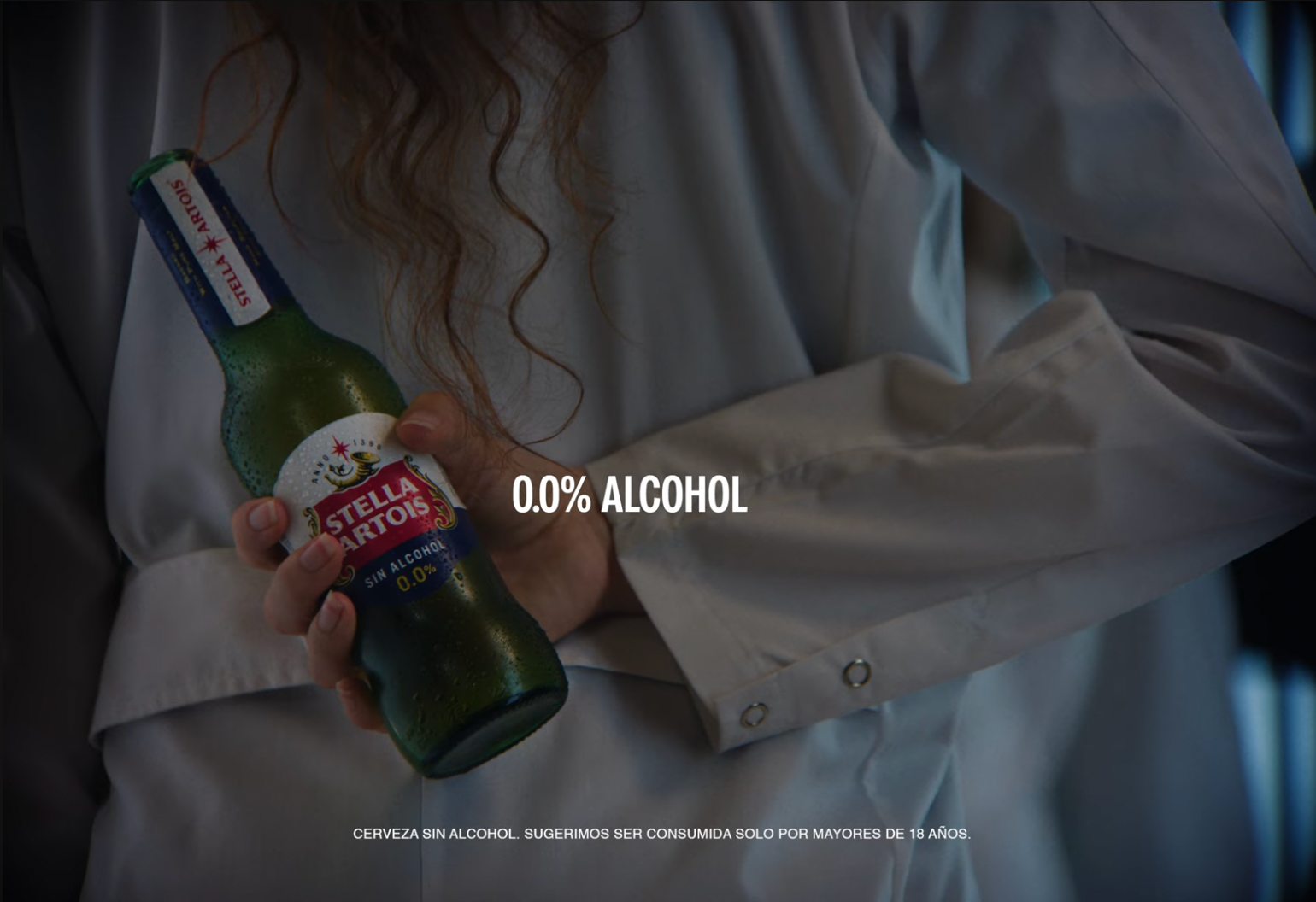 Stella Artois: botella oculta detrás del personaje